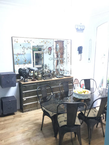 Au pied de la butte Montmartre <br /><br />Décor comme dans une brocante. <br />  Vivre comme un parisien Entire rental unit vacation rental 23138131