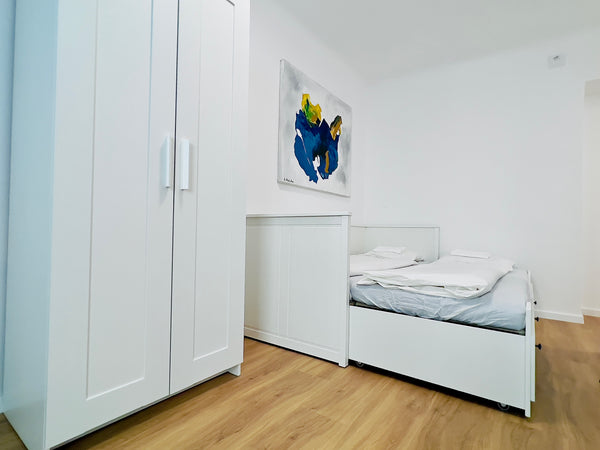 Lehne dich zurück und entspanne dich – in dieser ruhigen, stilvollen Unterkunft.  Modern City Apartment 2 Entire rental unit vacation rental 687621564989590239