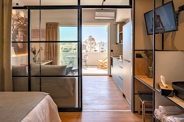 A modern newly renovated 35 square meters apartment located in the heart of Hera  Charming 5thfloor apartment with balcony & parking Entire condo vacation rental 52876628