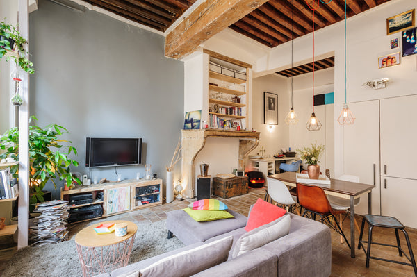 Dans un immeuble historique, au calme, cet appartement canut typique de 45m²est  Lyon, France Du charme au calme dans l'hypercentre de Lyon Entire rental unit vacation rental 37344186