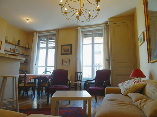 L'appartement est très agréable à vivre, avec sa cuisine ouverte sur une grande  Marseille, France Appartement de charme au centre de Lyon Entire rental unit vacation rental 42420911