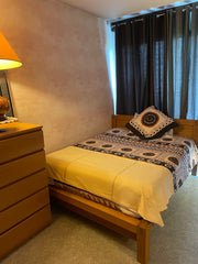 Idéalement placé à Lyon 9. Proche des transports en commun. A 200 m à pied du ly  Chambre privée en appartement, transports proches Private room in rental unit vacation rental 51595204