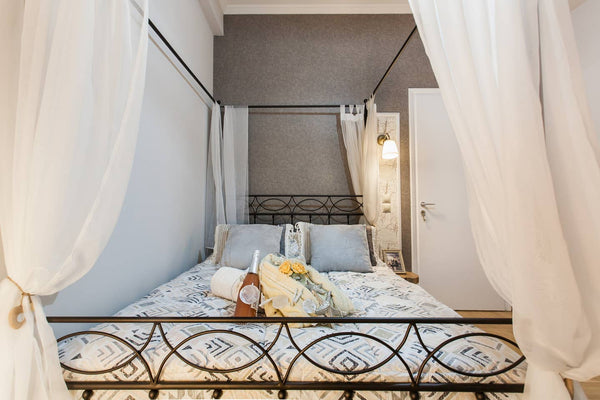 A pretty and a smart private double room in the heart of the city. Romantic desi Athens, Greece Beautiful practical room 3 in Syntagma Private room in rental unit vacation rental 40885620