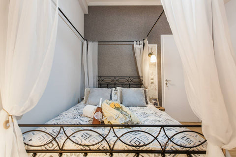 A pretty and a smart private double room in the heart of the city. Romantic desi Athens, Greece Beautiful practical room 3 in Syntagma Private room in rental unit vacation rental 40885620