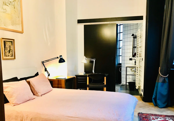 Il s'agit d'une chambre complètement indépendante avec salle de bains, coin bure  Chambre indépendante dans colocation Private room in bed and breakfast vacation rental 54159652