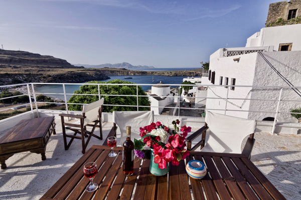 Villa with large roof terraces overlooking the beautiful Bay of Lindos.<br />Cen  Villa for 10, Lindos center, 3-5 min walk to beach Entire home vacation rental 3356015