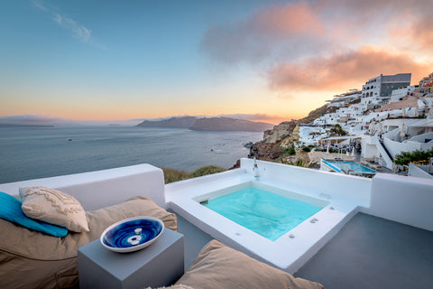 Hanging over the cliffs of Oia, Amazing  View Villa offers uninterrupted views o  Amazing View Villa Oia with Jacuzzi in Caldera Entire home vacation rental 595167126358345805