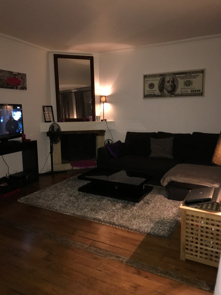 Situé dans l'une des principales rues de Chantilly, l'appartement est à 7 min à  Chantilly, France Appartement lumineux - Centre ville Chantilly Shared room in rental unit vacation rental 21019142