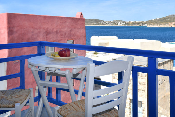 A wonderful traditional apartment on the second floor at the old town of Parikia Greece Villa Andriana 