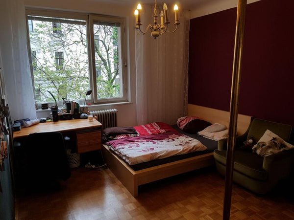 A quiet room with a bed for 2 persons. The flat is very central in the 9th distr Vienna, Austria Central Room in the 9th district Private room in rental unit vacation rental 10094932