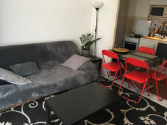 L'appartement se trouve en bordure de l'hyper-centre de Bordeaux (à 5 min de tra Bordeaux, France Appartement idéalement situé en centre-ville Entire rental unit vacation rental 26322107