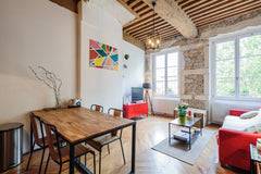 Magnifique Appartement fraichement rénové à 200m de la place des Terreaux, au co Lyon, France Magnifique appartement centre Lyon Entire rental unit vacation rental 13275732