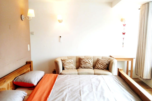 L'appartement est situe a quelques minutes de la Gare du Midi et a un quart d'he Brussels, Belgium Room with private bathroom in superbe appartment Private room in rental unit vacation rental 51405837