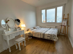 Nous louons une chambre privée dans notre appartement situé en plein cœur du 7èm Lyon, France Chambre privée Private room in rental unit vacation rental 769571677684929275
