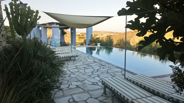 ONE OF THE 3 GUEST HOUSES OF OUR SMALL FARME. SWIMMING POOL SHARED.<br />Comme u Paris, France Marina-Fly petite maison, cuisine près de piscine Entire home vacation rental 44515667