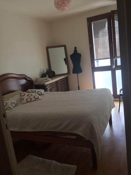 HOTEL DE VILLE centre de Paris , BHV le marais a 2 mn , 7 mn a pied Notre Dame ,  Chambre privee ,Le Marais Private room in rental unit vacation rental 19863565