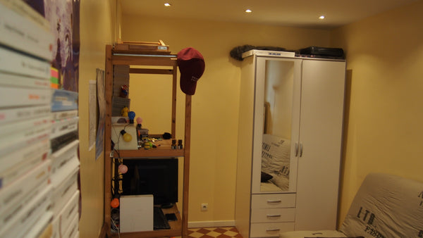 Small 13m2 studio overlooking courtyard, ideal for couples wishing to discover t Paris, France Studio Rue Saint-Maur Entire rental unit vacation rental 19871349