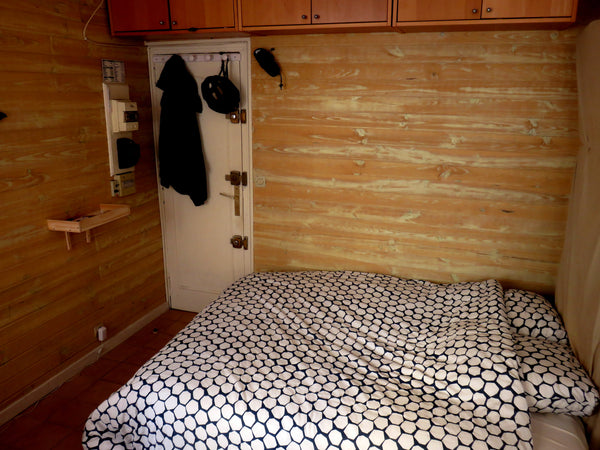 Charmant studio situé au premier étage dans une rue calme entre les Buttes Chaum  Studio quartier des Buttes Chaumont Entire rental unit vacation rental 11177185
