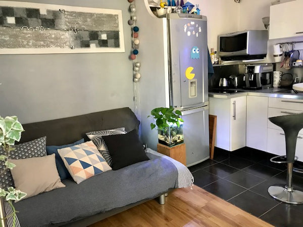 This 2-room apartment, modern and functional, welcoming and practical. It can ac Paris, France Charming & quiet apartment in lively Entire rental unit vacation rental 857841