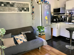 This 2-room apartment, modern and functional, welcoming and practical. It can ac Paris, France Charming & quiet apartment in lively Entire rental unit vacation rental 857841
