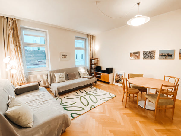 Die sonnige, sehr helle Altbauwohnung liegt in der Nähe von AKH und Kutschkermar Vienna, Austria Sonnige Wohnung mit Klimaanlage & Balkon Nähe AKH Entire condo vacation rental 686953645954897132