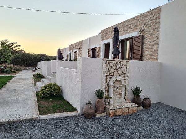 Tο συγκρότημα Olivar Suites βρίσκεται στον κόλπο του Κουρεμένου, μόλις 50μ. από  Palekastro, Greece Olivar Suites Entire rental unit vacation rental 649283764159274717