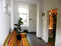 Unsere Wohnung hat ca.65m2, teilt sich in Gangbereich, Bad, extra WC, Küche, ein Vienna, Austria Geräumiges Apartment,schön möbliert, sehr zentral! Entire rental unit vacation rental 23737993