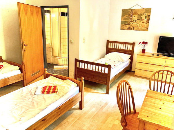 Saubere und schöne Apartments bestehend aus:<br /><br />DREIBETTZIMMER mit direk Vienna, Austria Apartments & Monteurzimmer Entire rental unit vacation rental 557096441069401338