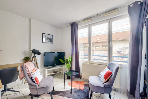 Enjoy a pleasant stay in a studio located in one of the widest avenues of the 3r  Superb cosy flat for two people Entire condo vacation rental 686616208916306585