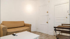 Bonjour,<br /><br />Je loue mon appartement situé au 2eme étage d'un immeuble le Paris, France A deux pas du Canal Saint Martin, appartement Entire rental unit vacation rental 20152285