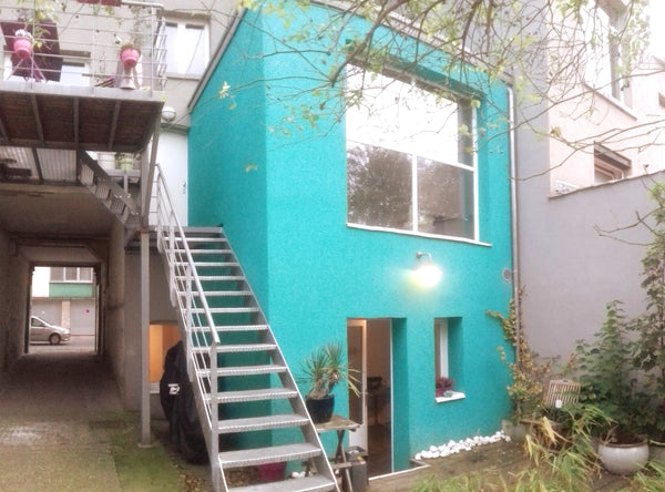 Anciennement bureau d’architecte puis grand studio pour étudiant, maintenant rén Brussels, Belgium The Blue Courtyard Entire rental unit vacation rental 39710994