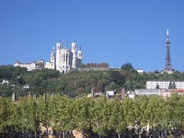 Duplex dans immeuble ancien avec magnifique vue.<br />Plein centre TERREAUX/SAIN Marseille, France Duplex, vue sur Fourvière, plein centre ville. Entire rental unit vacation rental 20769018