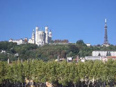 Duplex dans immeuble ancien avec magnifique vue.<br />Plein centre TERREAUX/SAIN Marseille, France Duplex, vue sur Fourvière, plein centre ville. Entire rental unit vacation rental 20769018