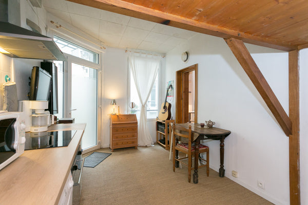 Charming two rooms in ground floor on flowery courtyard in the middle of the vil Paris, France Charming flat in Montparnasse Entire rental unit vacation rental 5483170