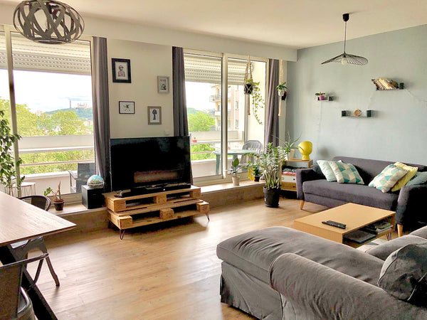 Je loue mon appartement de 70m2, avec vue imprenable sur Lyon et la cathédrale d Lyon, France Apt 72m2- balcon -parking gratuit- calme 5mn métro Entire rental unit vacation rental 31701554