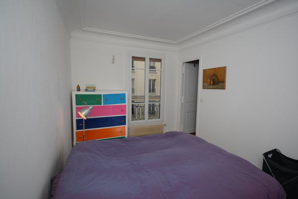 Very cozy and pretty, with old french parquets and moulding, this 51m2 apartment Paris, France Romantic apartment in Montmartre Entire rental unit vacation rental 5504201