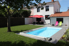 Située dans une rue calme et à 15 mn du centre de Bordeaux en bus (arrêt à moins Le Bouscat, France Maison cosy et piscine chauffée 28° à Bordeaux Entire home vacation rental 18521199