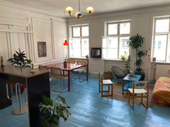 Hyggelig gammel lejlighed i hjertet af indre by. Lejligheden ligger i Pisserende Copenhagen, Denmark Cozy apartment in the Heart of the City Entire rental unit vacation rental 48358548