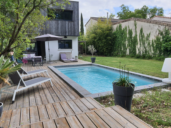 Située à Bordeaux Caudéran, quartier calme et résidentiel proche de l’hypercentr Bordeaux, France Bordeaux Maison 140m² piscine chauffée, clim Entire townhouse vacation rental 50202118