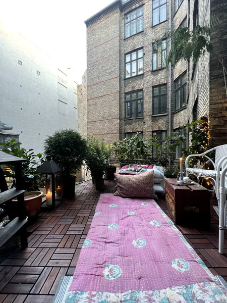 Rummelig, smuk lejlighed med to soveværelser, et badeværelse, et ekstra toilet,  Copenhagen, Denmark Smuk bolig i populær gade i hjertet af København Entire condo vacation rental 702835306970788942