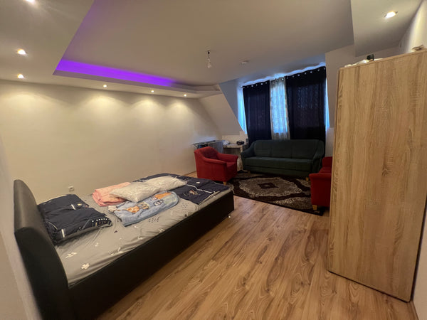 Welcome to our flat share. We are 2 couples, best friends & like to invite you t  Stunning rooftop and balcony in shared Maisonette👌🏻 Private room in loft vacation rental 695084480321963385