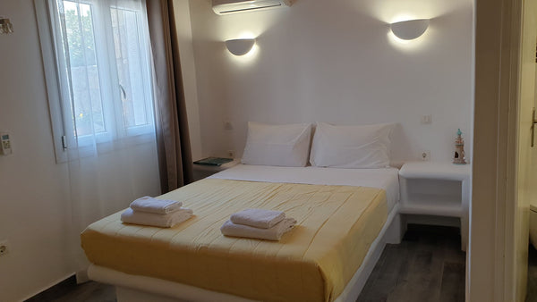 A cosy home 3 minutes from Mykono's Airport. <br />It can accommodate up to 2 pe Greece Christina's Studio-2 km from the airport Entire home vacation rental 44426931