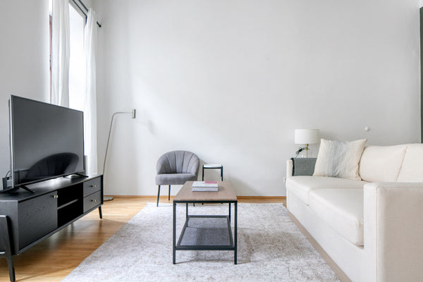 Discover the best of Vienna, with this one-bedroom 17th district - Hernals apart Vienna, Austria Hernals 1BR w/ Elevator, nr Lidlpark & S-Bahn Entire rental unit vacation rental 54273645
