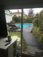 Dans un quartier résidentiel au calme et sécurisé au fond d’un jardin arboré, un Bordeaux, France Studio indépendant au fond du jardin vue piscine Entire rental unit vacation rental 29668633