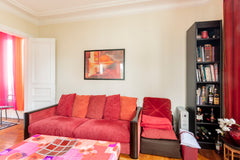 Welcome to the apartment of an Artist in a Haussmanian building, (96 m2), in the Paris, France Charming flat 20 minutes from the Champs Elysées Entire rental unit vacation rental 24646797