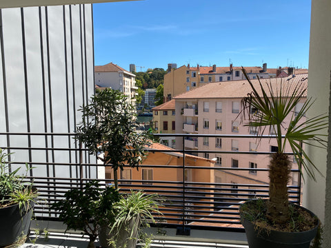 Appartement lumineux et agréable, possédant une terrasse avec vue sur la Saône<b Lyon, France Appartement calme avec terrasse vue sur la Saône. Entire rental unit vacation rental 44520756