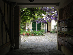 Situé entre la place des Vosges, le Marais et la Bastille (10 minutes à pied) L' Paris, France Cosy and well located Studio Entire rental unit vacation rental 7113382