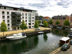 Enjoy the genuine Copenhagen atmosphere of Christianshavn. Comfortable apartment Copenhagen, Denmark Canal side 2 bedroom apartment Entire rental unit vacation rental 30500274