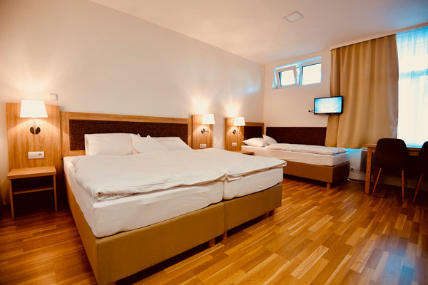 Toto místo se nachází v klidné části prahy, obklopeno zelení a navazuje na překr Prague, Czechia Jelica Restaurant & Apartments  3 Entire home vacation rental 27415560