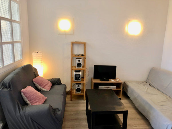 Un beau 3 pièces de  65m2  rénové dans un quartier calme, près de l'université L Vence, France Appartement rénové F3 65m2, Lyon 3, idéal coloc Entire rental unit vacation rental 12926821